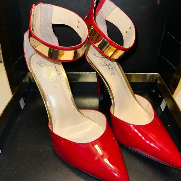 Red heels - Picture 2 of 3